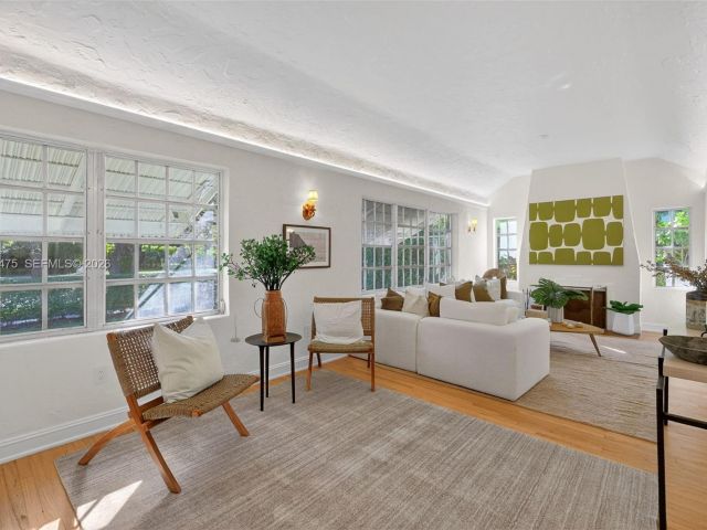 Дом в аренду по адресу 1305 Alhambra Cir - фото 7470414