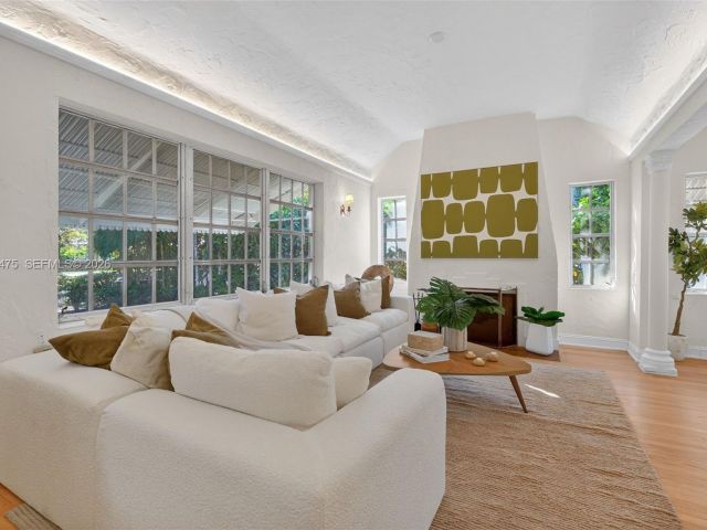 Дом в аренду по адресу 1305 Alhambra Cir - фото 7470416