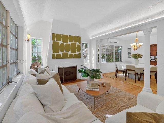 Дом в аренду по адресу 1305 Alhambra Cir - фото 7470417