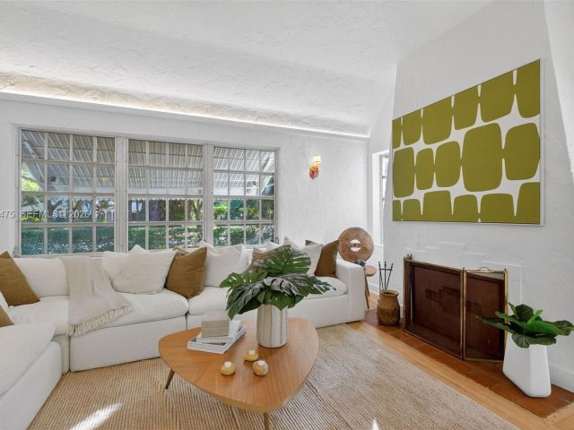 Дом в аренду по адресу 1305 Alhambra Cir - фото 7470418