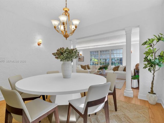 Дом в аренду по адресу 1305 Alhambra Cir - фото 7470421