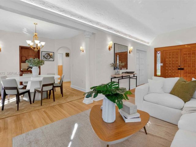 Дом в аренду по адресу 1305 Alhambra Cir - фото 7470423