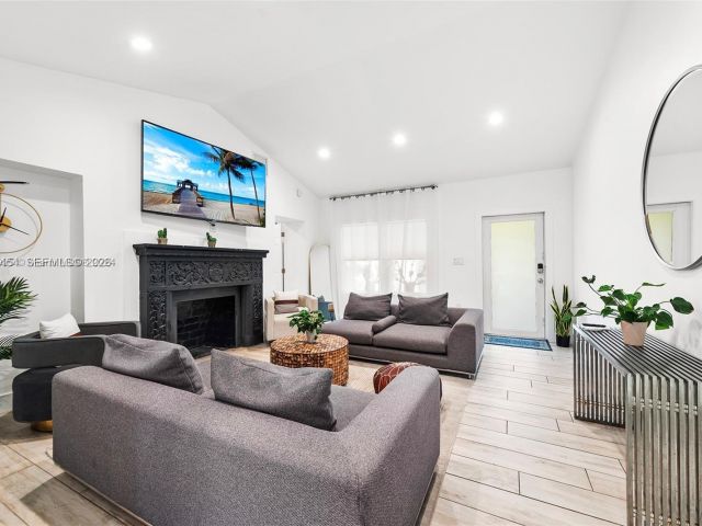 Продажа дома по адресу 232 NW 59th St - фото 7464640