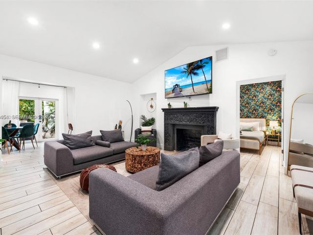 Продажа дома по адресу 232 NW 59th St - фото 7464641