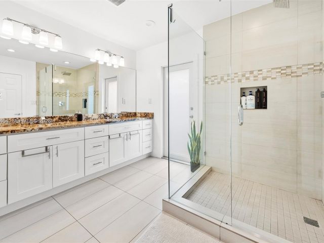 Продажа дома по адресу 232 NW 59th St - фото 7464650