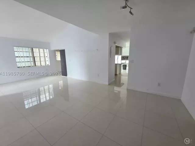 Продажа дома по адресу 710 SW 99th Ct Cir - фото 9093158
