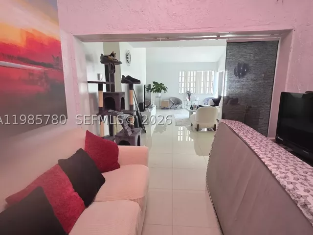 Продажа дома по адресу 710 SW 99th Ct Cir - фото 9093200