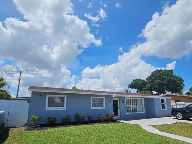 Дом в аренду по адресу 4970 NW 182nd St 0 - фото 7479386