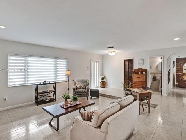 Продажа дома по адресу 13110 SW 104th Ave - фото 7464567