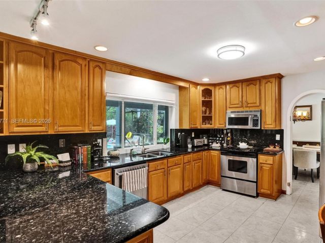 Продажа дома по адресу 13110 SW 104th Ave - фото 7464573