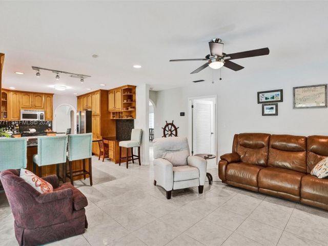 Продажа дома по адресу 13110 SW 104th Ave - фото 7464578