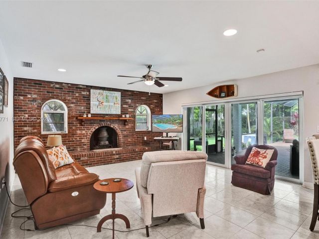 Продажа дома по адресу 13110 SW 104th Ave - фото 7464579