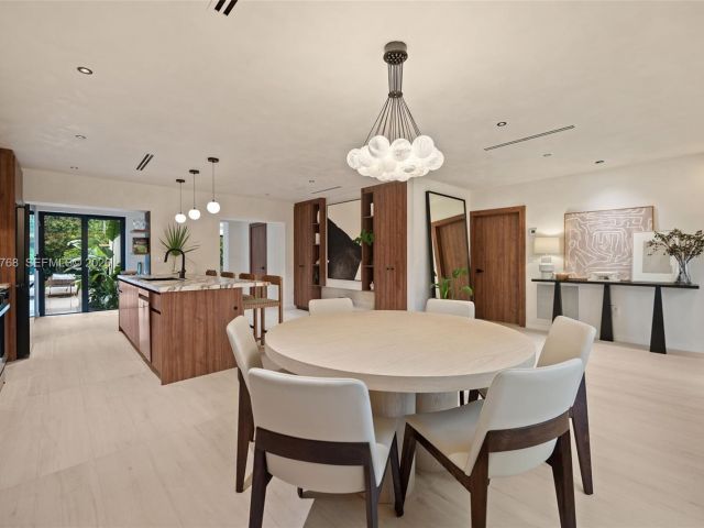 Продажа дома по адресу 871 NE 128th St - фото 7535067