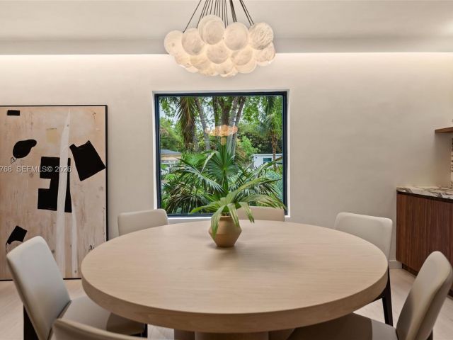 Продажа дома по адресу 871 NE 128th St - фото 7535076