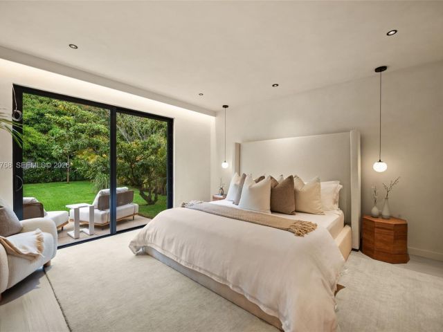 Продажа дома по адресу 871 NE 128th St - фото 7535084