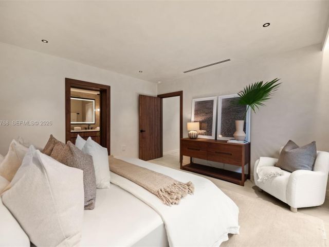 Продажа дома по адресу 871 NE 128th St - фото 7535085