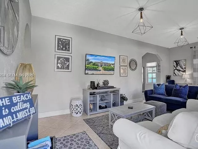 Продажа дома по адресу 8900 Harding Ave - фото 7466975