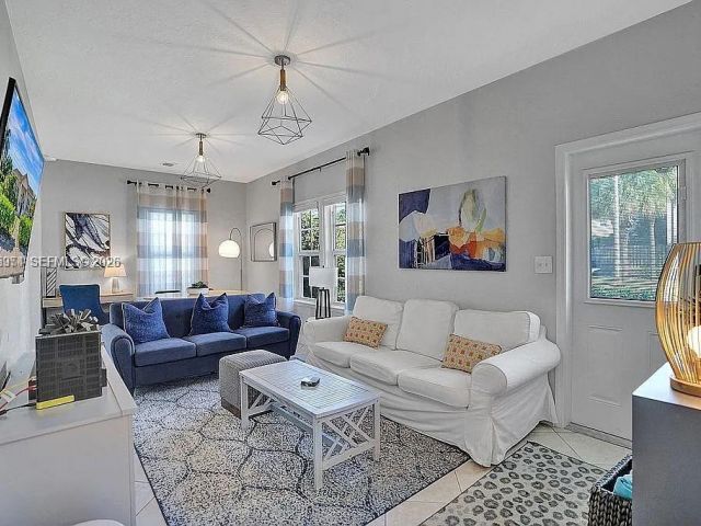 Продажа дома по адресу 8900 Harding Ave - фото 7466973