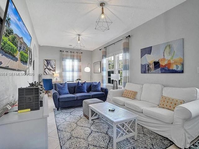 Продажа дома по адресу 8900 Harding Ave - фото 7466976