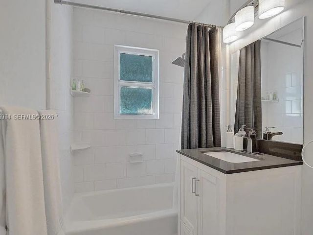 Продажа дома по адресу 8900 Harding Ave - фото 7466988