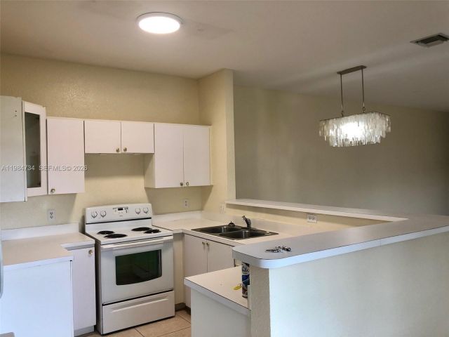 Дом в аренду по адресу 1008 NW 2nd Ave - фото 7461907