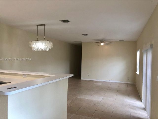 Дом в аренду по адресу 1008 NW 2nd Ave - фото 7461909