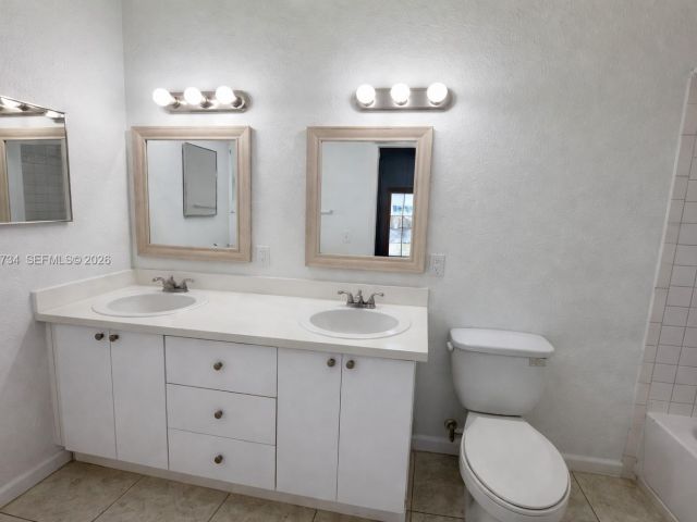 Дом в аренду по адресу 1008 NW 2nd Ave - фото 7461917