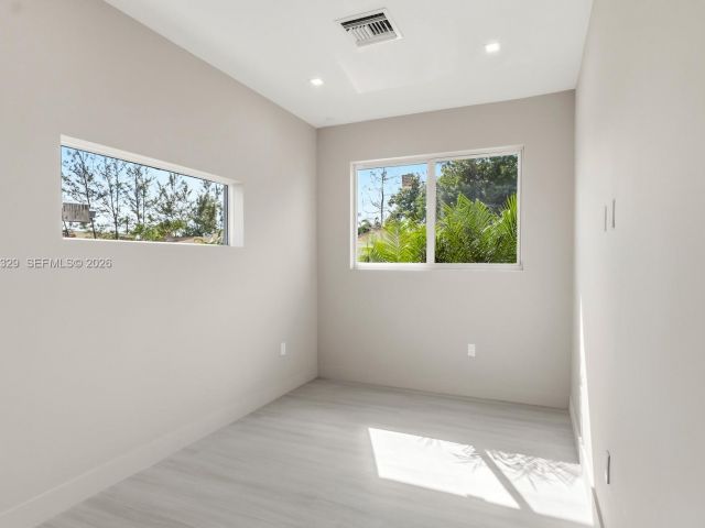 Продажа дома по адресу 1028 NW 8th Ave - фото 7529558