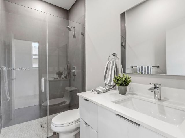 Продажа дома по адресу 1028 NW 8th Ave - фото 7529559