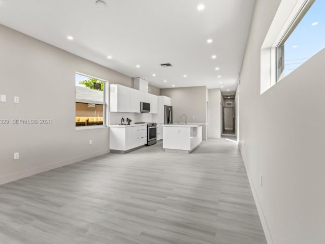 Продажа дома по адресу 1028 NW 8th Ave - фото 7529561