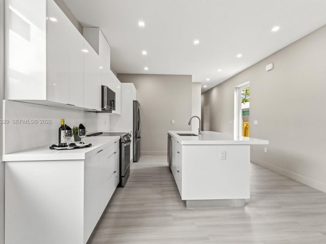 Продажа дома по адресу 1028 NW 8th Ave - фото 7529562