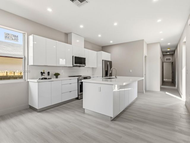 Продажа дома по адресу 1028 NW 8th Ave - фото 7529563