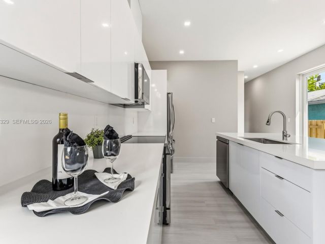 Продажа дома по адресу 1028 NW 8th Ave - фото 7529564