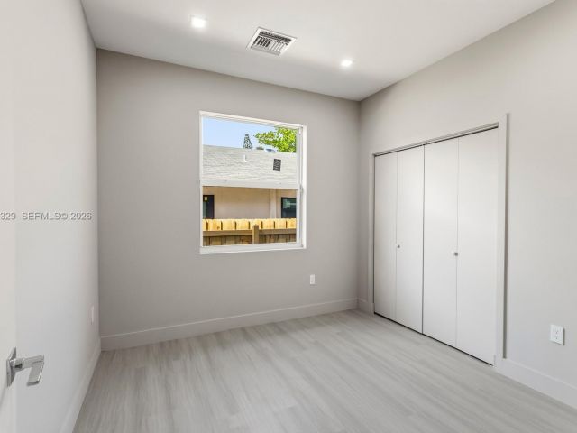 Продажа дома по адресу 1028 NW 8th Ave - фото 7529568