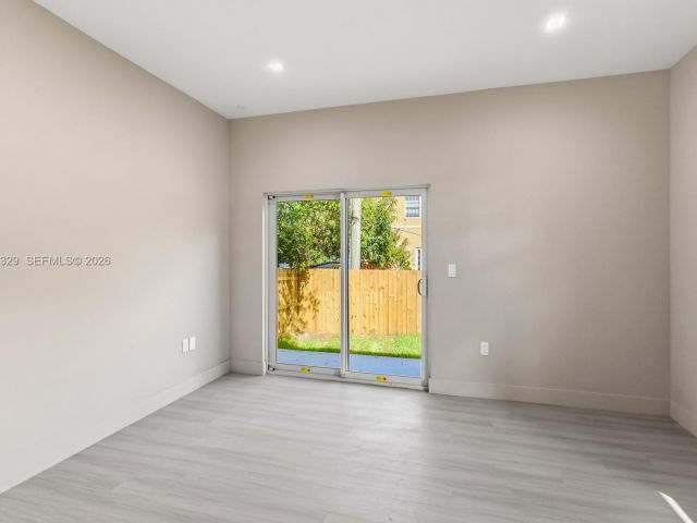 Продажа дома по адресу 1028 NW 8th Ave - фото 7529569