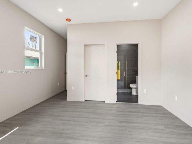 Продажа дома по адресу 1028 NW 8th Ave - фото 7529572