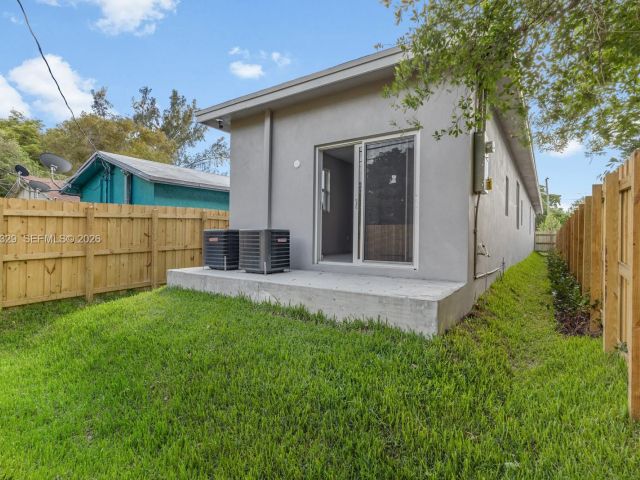 Продажа дома по адресу 1028 NW 8th Ave - фото 7529573