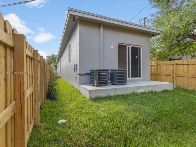 Продажа дома по адресу 1028 NW 8th Ave - фото 7529574