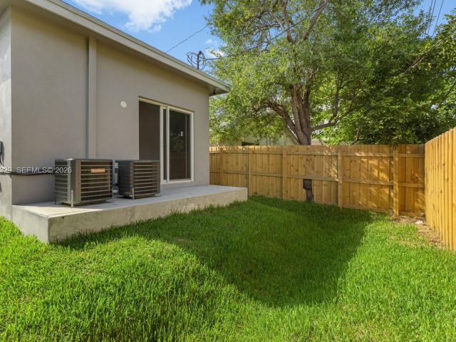 Продажа дома по адресу 1028 NW 8th Ave - фото 7529575