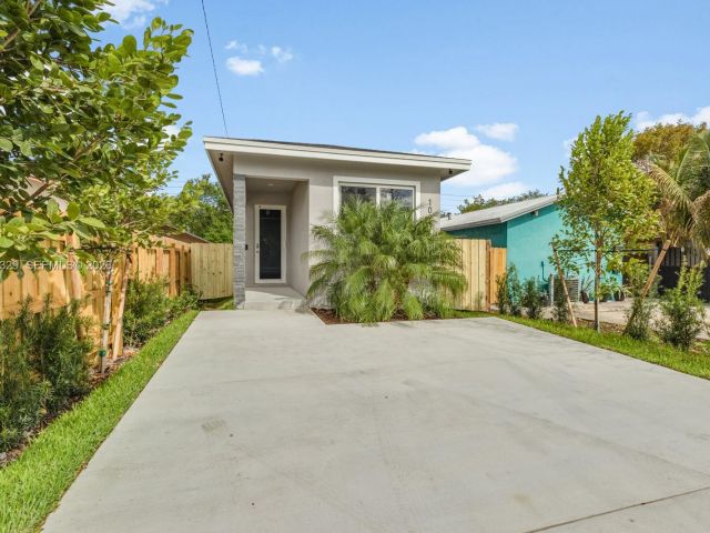 Продажа дома по адресу 1028 NW 8th Ave - фото 7529576