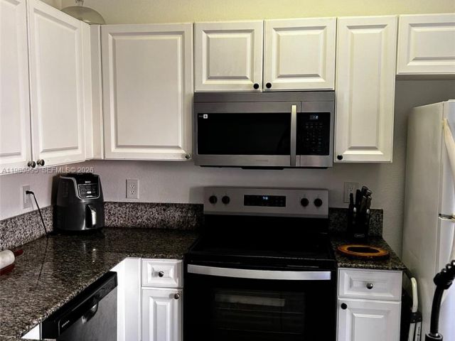 Дом в аренду по адресу 10775 NW 83rd Ter 2-28 - фото 7484502