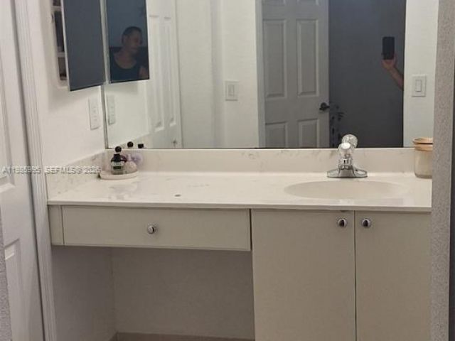 Дом в аренду по адресу 10775 NW 83rd Ter 2-28 - фото 7484505