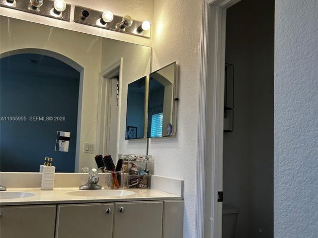 Дом в аренду по адресу 10775 NW 83rd Ter 2-28 - фото 7484507