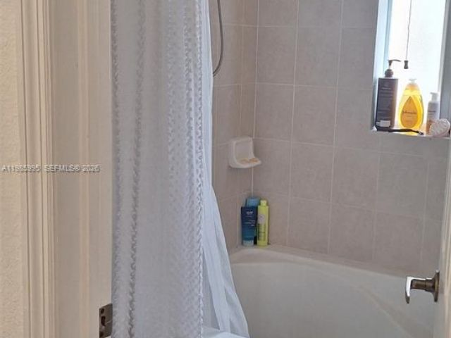 Дом в аренду по адресу 10775 NW 83rd Ter 2-28 - фото 7484508