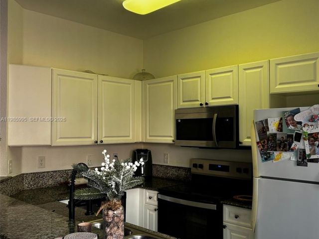 Дом в аренду по адресу 10775 NW 83rd Ter 2-28 - фото 7484510