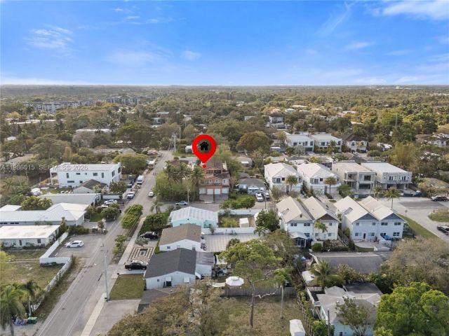 Дом в аренду по адресу 819 SW 7th Ave - фото 7513458