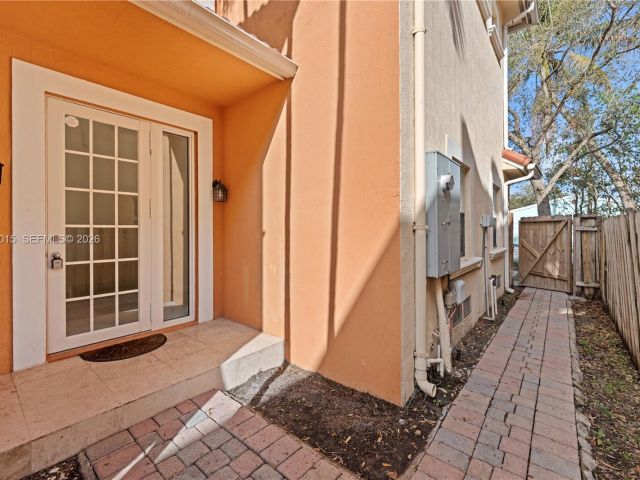 Дом в аренду по адресу 819 SW 7th Ave - фото 7513460