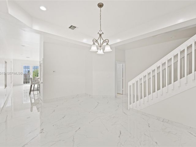 Дом в аренду по адресу 819 SW 7th Ave - фото 7513464