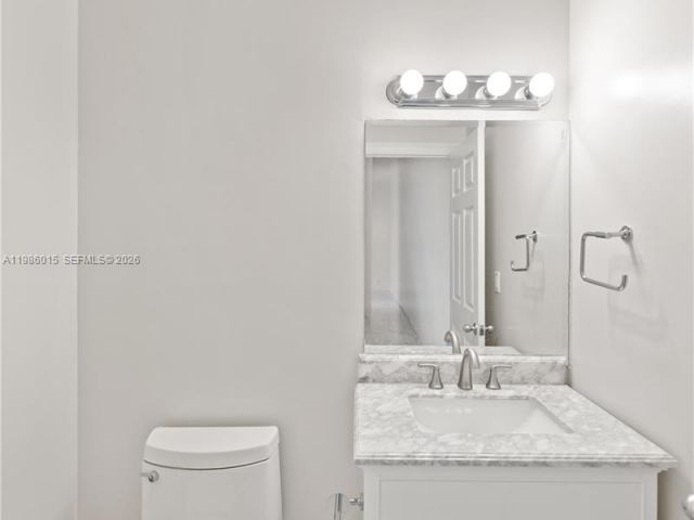 Дом в аренду по адресу 819 SW 7th Ave - фото 7513466