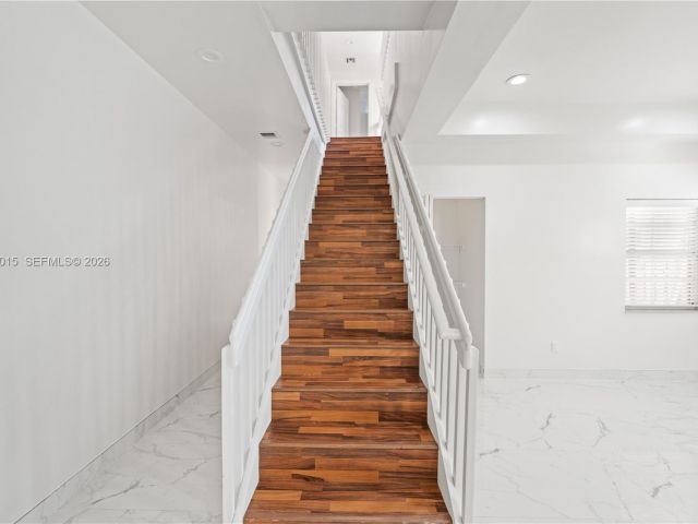 Дом в аренду по адресу 819 SW 7th Ave - фото 7513473